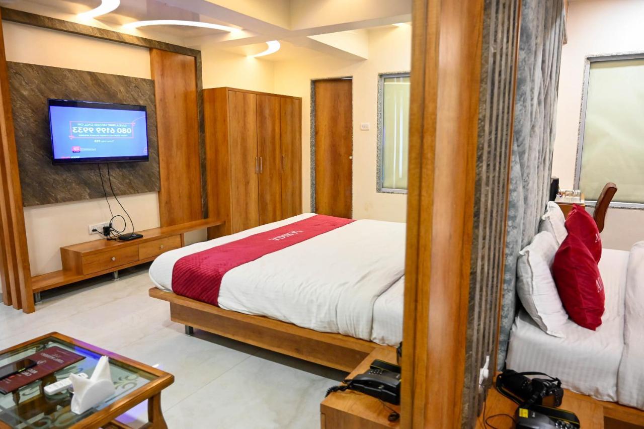 Hotel Adiraj Residency Navi Mumbai Exterior foto