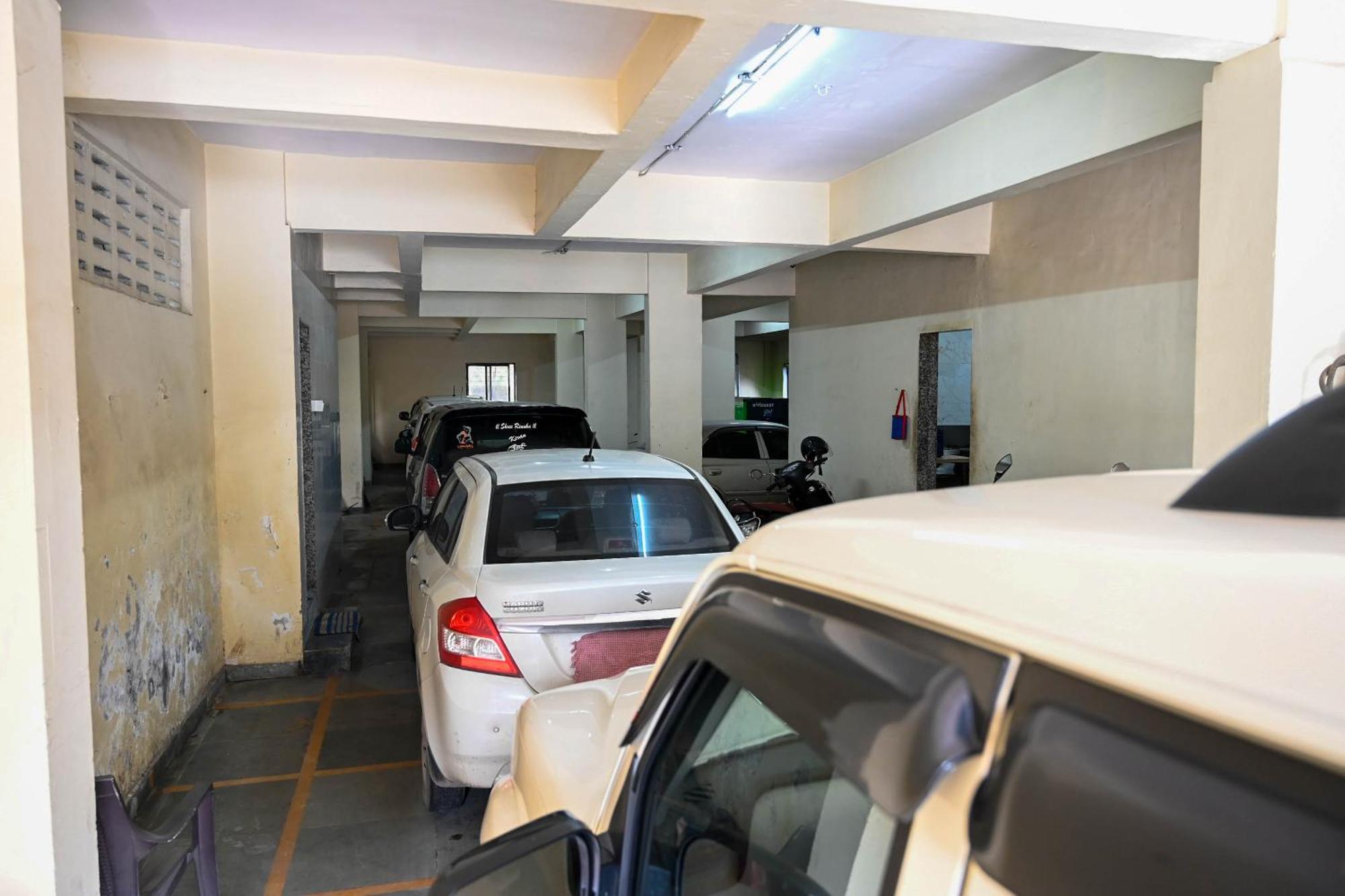Hotel Adiraj Residency Navi Mumbai Exterior foto