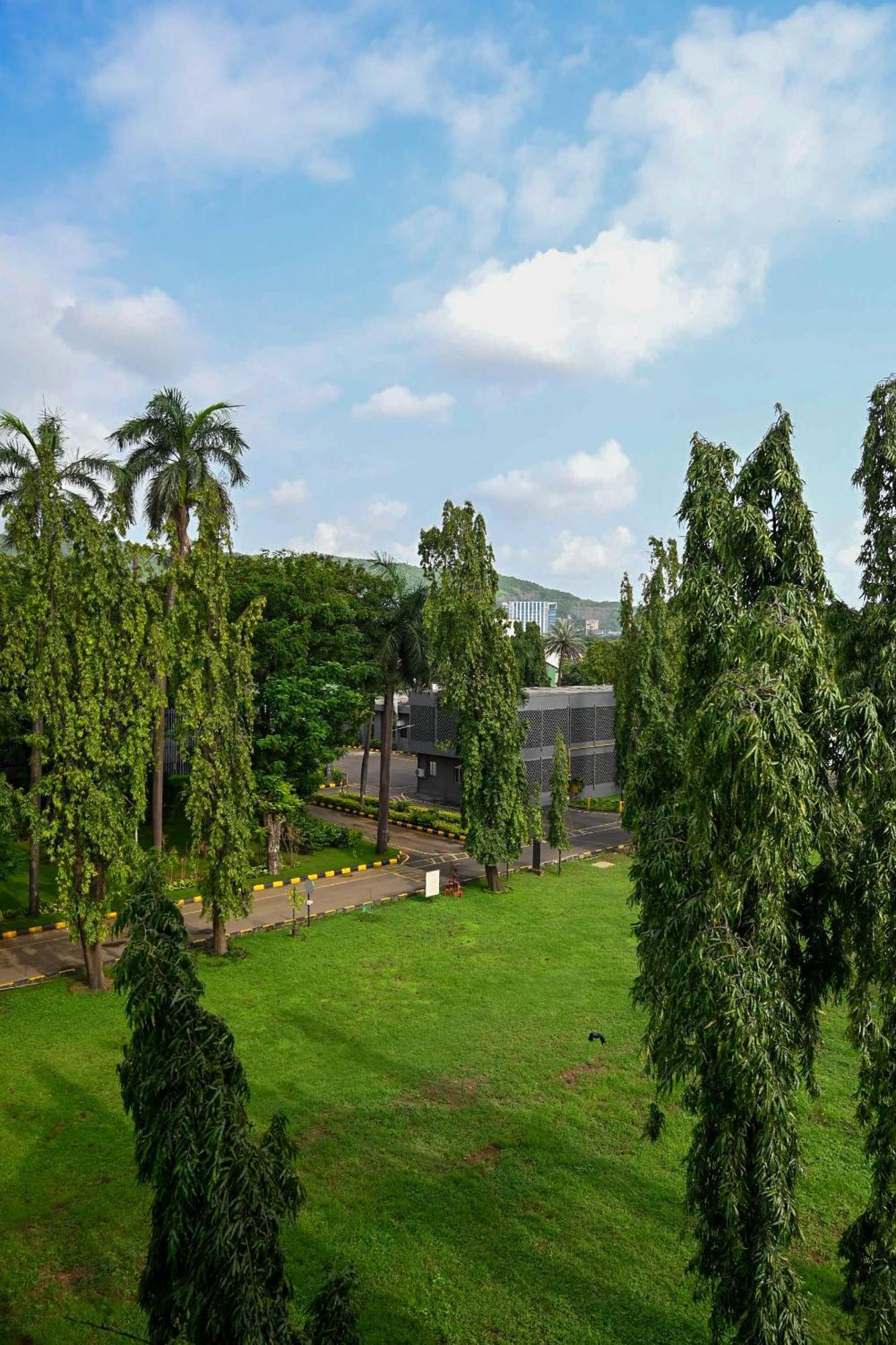 Hotel Adiraj Residency Navi Mumbai Exterior foto